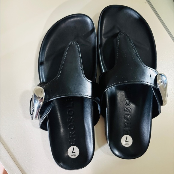 AEROSOLES Shoes - Aerosoles Lloyd Leather Black Sandals with Silver Buckle size 7